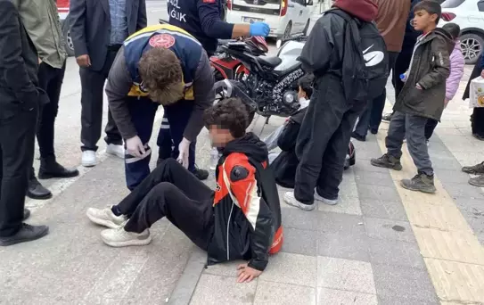 Aksaray'da Motosiklet Kazası: 3 Öğrenci Yaralı