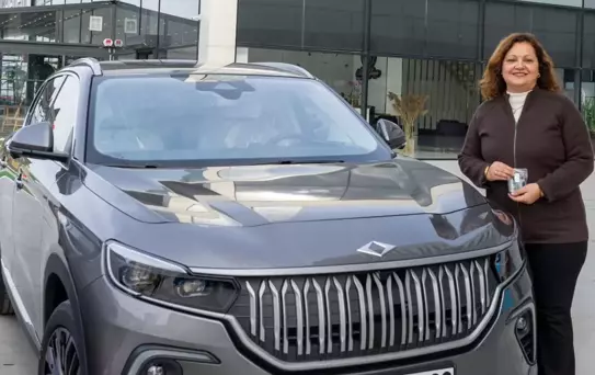 AK Parti'ye geçeceği iddia edilen CHP'li başkan, TOGG aldı