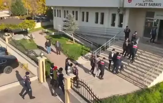 Denizli merkezli 2 ilde katalogdan evlilik vaadiyle dolandırıcılığa 5 gözaltı