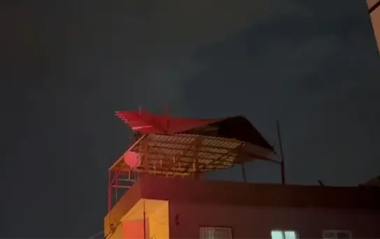 İskenderun'da Kuvvetli Rüzgar Hasara Yol Açtı