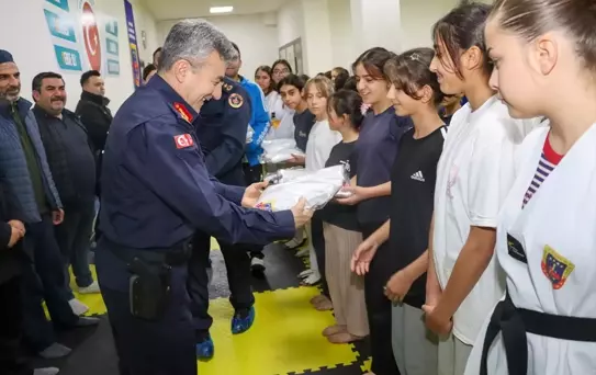 Jandarma Komutanı Spor Okulunu Ziyaret Etti