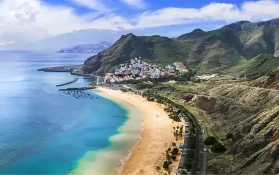 Tenerife'de Dev Dalgalar 3 Can Aldı