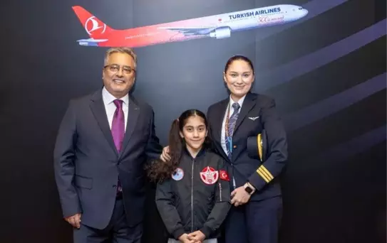 TUSAŞ şehidinin 10 yaşındaki kızı kanseri yendi, pilot koltuğuna oturdu