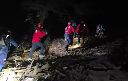 Adana'da Dağda Mahsur Kalan 3 Kişi Kurtarıldı