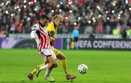 Samsunspor İlk Yenilgisini AEK'ye Karşı Aldı