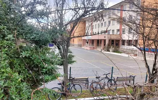 Lisede mide bulandıran olay! Kız öğrencilerine cinsel organının fotoğrafını gönderdi