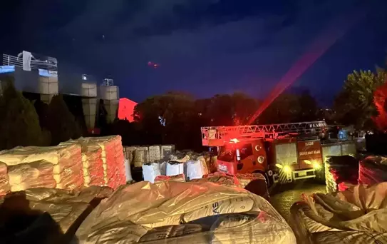 Yalıtım fabrikasında yangın: 16 kişi dumandan etkilendi