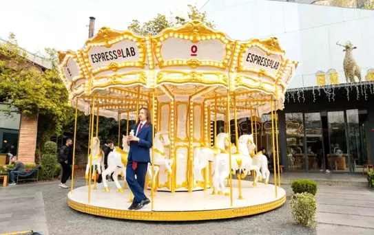 Tommy Cash İstanbul'da Flashmob Performansı Sergiledi