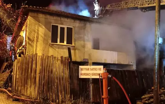 İnegöl'de Samanlık Yangını Evi Sardı