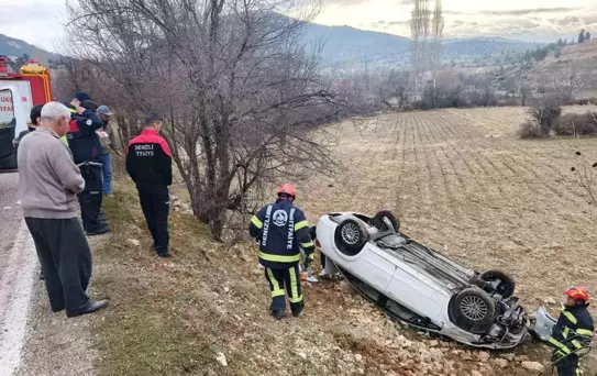 Denizli'de Kontrolden Çıkan Araç Tarlaya Uçtu