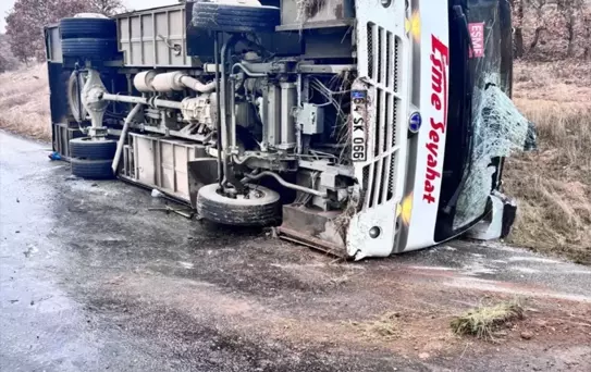 Uşak'ta Midibüs Devrildi: 5 Yaralı