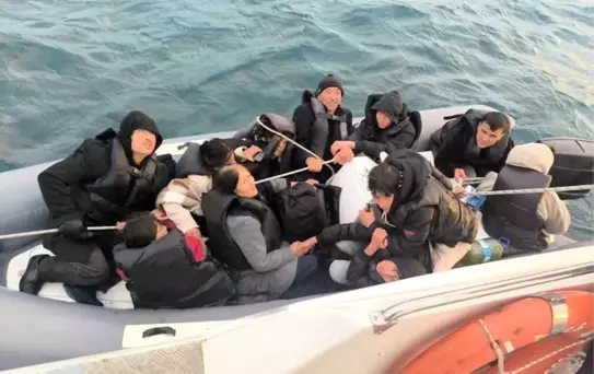 Ayvalık'ta 10 Göçmen Kurtarıldı