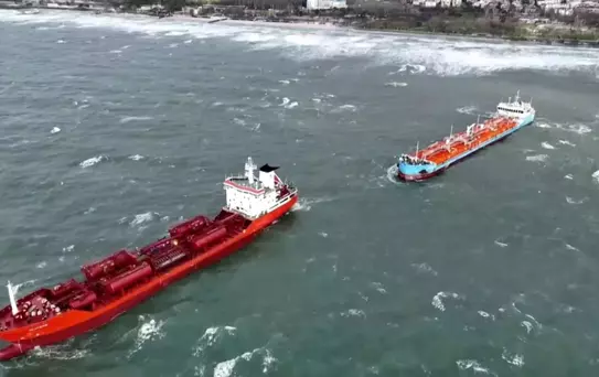 İstanbul'da İki Tankerden Acil Durum Çağrısı