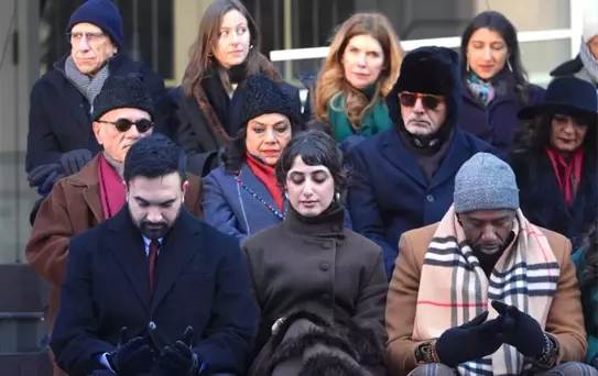 Eksi 13 derecede halkın önünde yemin etti, Mamdani resmen göreve başladı