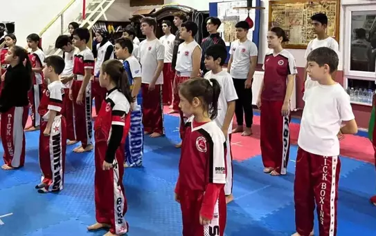 Körfezli kick boksçulardan şampiyona öncesi güç birliği