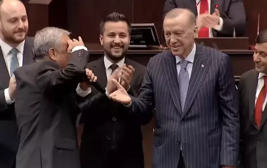 3 milletvekili AK Parti'ye katıldı! Rozetlerini Cumhurbaşkanı Erdoğan taktı