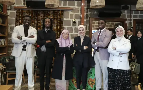 Malezya Başbakanı'nın eşi Ankara'da Afrika Evi'ni ziyaret etti