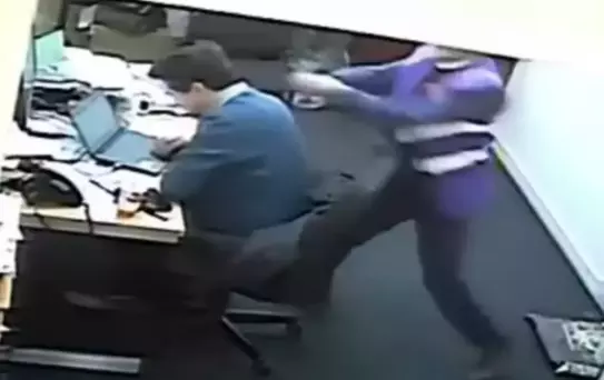 Müdür, metresiyle ilişki yaşayan yardımcısına İngiliz anahtarıyla saldırdı