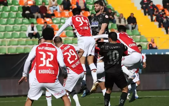 4 gollü süper maçta kazanan çıkmadı 