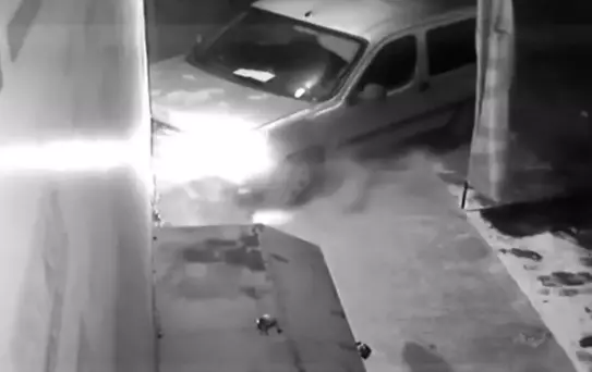 Direksiyon başında kalp krizi geçirip kaza yapan sürücü öldü; o anlar kamerada