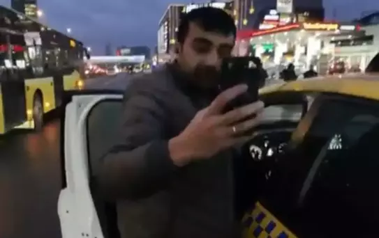 Taksici Aileyi İndirdi