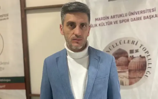 Dünyanın En Uzun Adamının Ellerinin Kalıbı Alındı