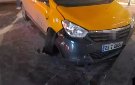Elazığ'da Alkollü Şahıs Taksiyi Çaldı
