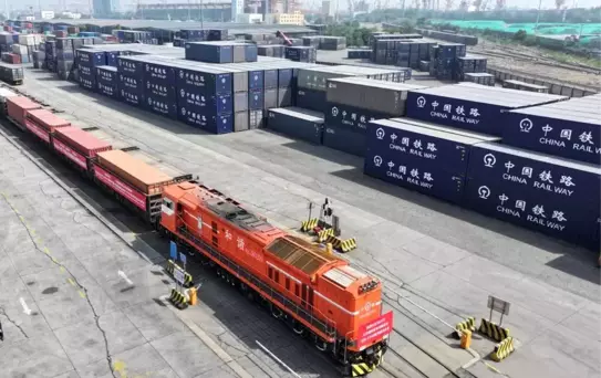 Çin-Orta Asya Yük Treni Bakü'ye Ulaştı