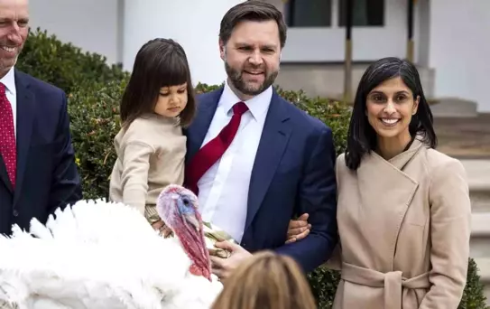 Vance Çifti Dördüncü Kez Ebeveyn Olacak