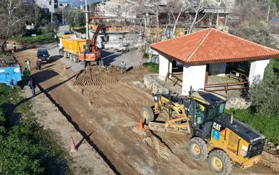 Aydın Büyükşehir Belediyesi Efeler'in yollarını yeniliyor