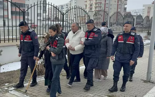 Türkiye bastonlu dolandırıcıyı konuşuyor! 'Pes' dedirten detaylar