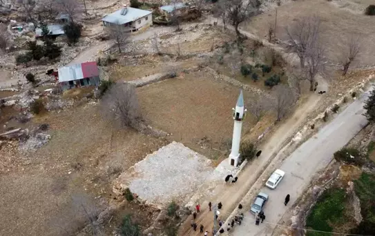 Aladağ'da Minare Var, Cami Yok!