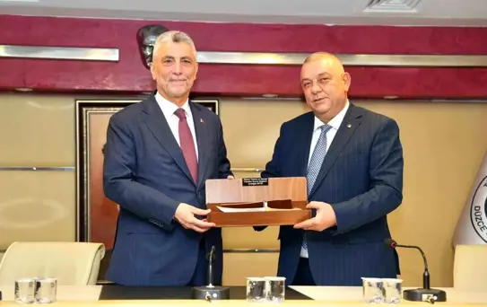 DTSO Başkanı Bıyık'ın ihracat akademisine bakandan destek