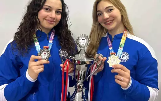 Ege Üniversitesi'nin Kick Boks Şampiyonu İki Öğrencisi