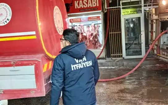 Erciş'te Yangın: 5 İş Yeri Zarar Gördü