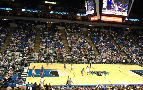 Minneapolis'te tansiyon yüksek: ICE operasyonu sonrası NBA maçı ertelendi