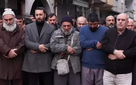 Bağcılar'da bir aileyi yıkan facia: 3 kişi toprağa verildi