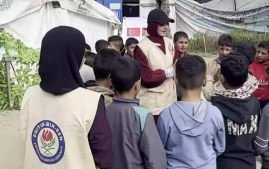 Eğitim-Bir-Sen, kurduğu 'Akif İnan Eğitim Çadırı' ile Gazze'ye desteğini destek oluyor