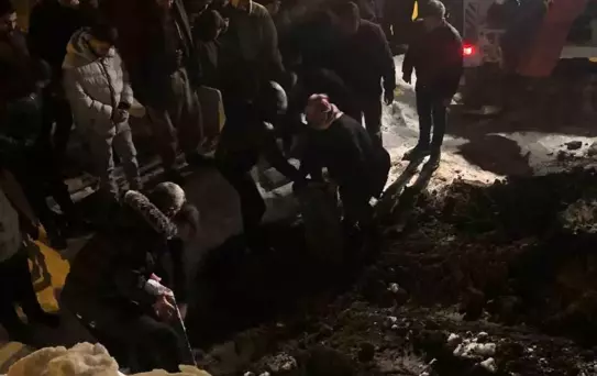 Kayarken belediye otobüsünün altında kalan çocuk son yolculuğuna uğurlandı