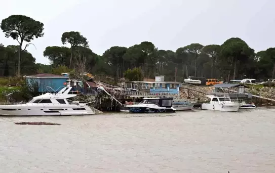 Antalya'da Aşırı Yağış ve Hortum Hasara Yol Açtı