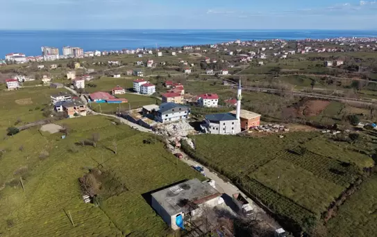 Eski Cami Yıkıldı, Yeni Cami Hizmete Açıldı