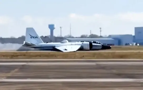 NASA Uçağı Mekanik Arıza ile Gövde Üzerine İniş Yaptı