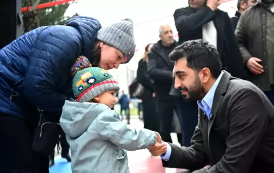 Tuzla'da yeni açılan 'Oyun Parkı Sokağı' yarıyıl şenliğinde çocukları buluşturdu
