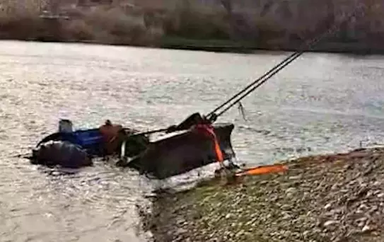 Yıkamak istediği traktör Kızılırmak'a gömüldü: İmdadına belediye ekipleri yetişti