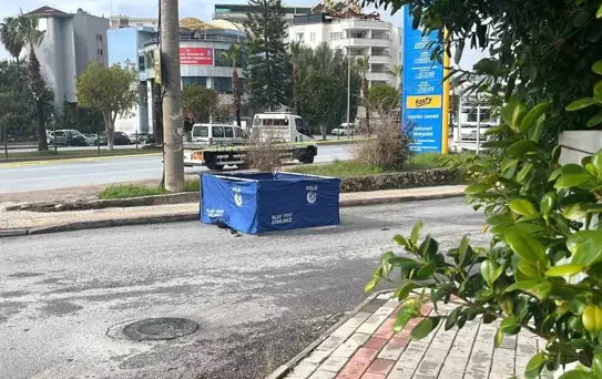 Alanya'da ölümle sonuçlanan trafik kazası güvenlik kamerasına yansıdı