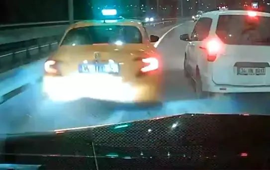 İstanbul'da Zincirleme Kaza: İnada Dönüşen Trafik Kazası