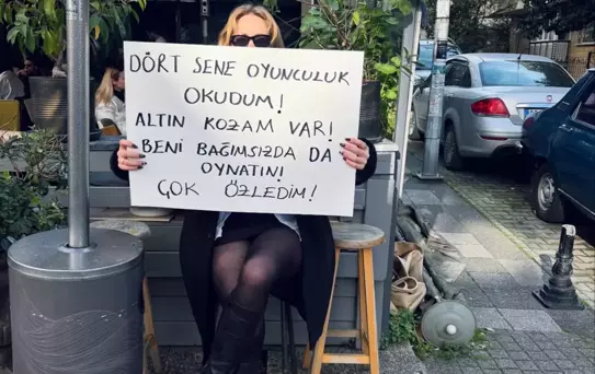 Ünlü oyuncu çareyi pankart açmakta buldu: Dört sene okudum, Altın Koza'm var