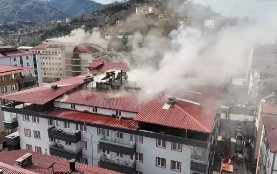 Arhavi'de Apartman Çatısında Yangın