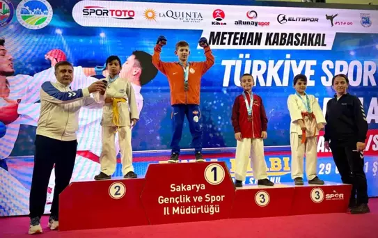Eyyübiyeli minik karateci Türkiye ikincisi oldu