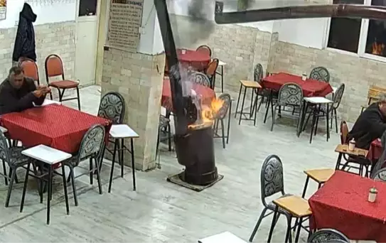 Güzel kokması için sobaya dökülen kolonya ortalığı savaş alanına çevirdi